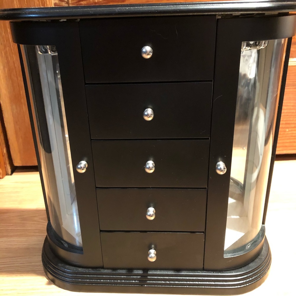 Jewelry box